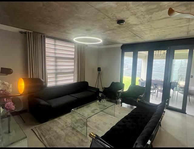 4 BEDROOM HOUSE FOR SALE IN LYNNWOOD